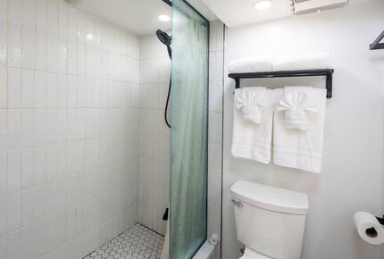 Modern Waikiki Studio with Mountain & Canal Views - Honolulu, Hawaii