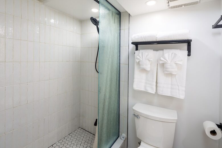 Modern Waikiki Studio with Mountain & Canal Views - Honolulu, Hawaii