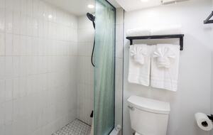 Modern Waikiki Studio with Mountain & Canal Views - Honolulu, Hawaii