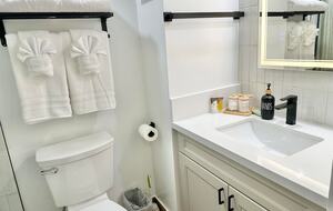 Modern Waikiki Studio with Mountain & Canal Views - Honolulu, Hawaii