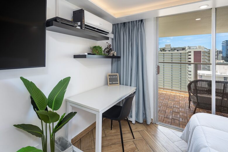 Modern Waikiki Studio with Mountain & Canal Views - Honolulu, Hawaii