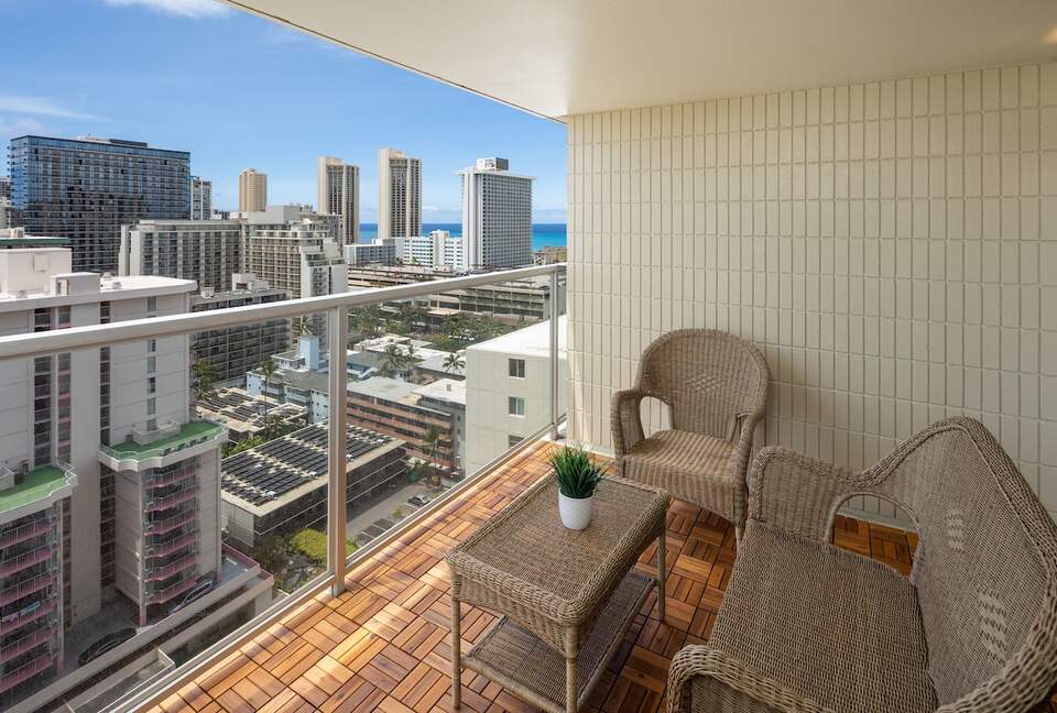 Modern Waikiki Studio with Mountain & Canal Views - Honolulu, Hawaii