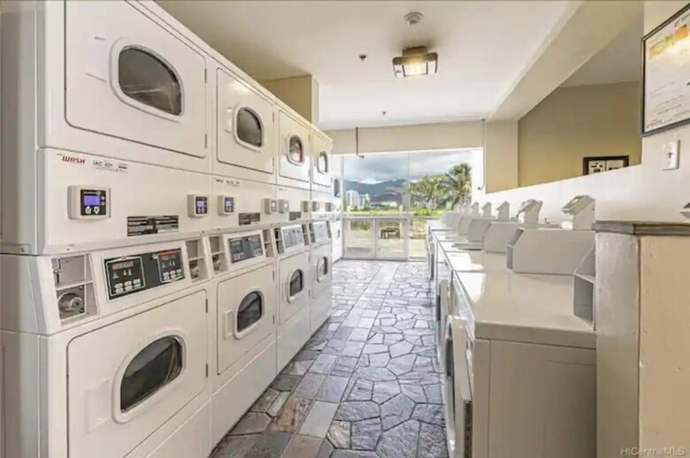 Modern Waikiki Studio with Mountain & Canal Views - Honolulu, Hawaii