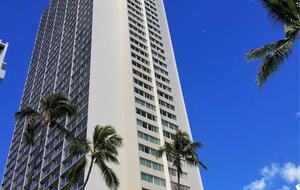 Modern Waikiki Studio with Mountain & Canal Views - Honolulu, Hawaii
