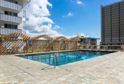 Modern Waikiki Studio with Mountain & Canal Views - Honolulu, Hawaii