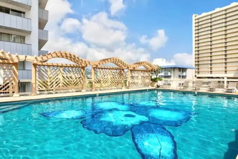 Modern Waikiki Studio with Mountain & Canal Views - Honolulu, Hawaii