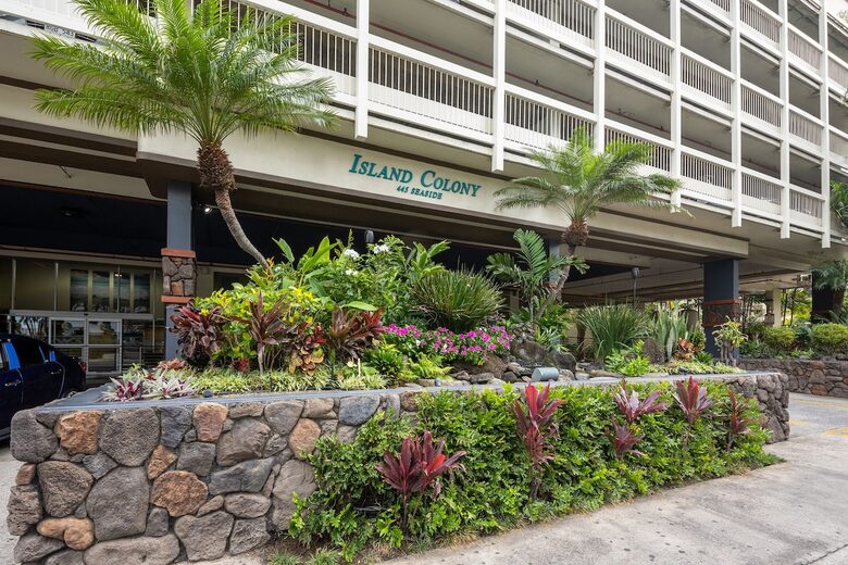 Modern Waikiki Studio with Mountain & Canal Views - Honolulu, Hawaii