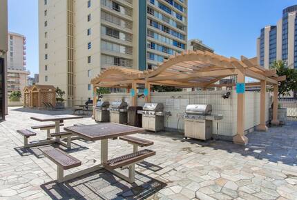 Modern Waikiki Studio with Mountain & Canal Views - Honolulu, Hawaii