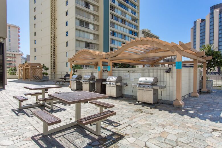 Modern Waikiki Studio with Mountain & Canal Views - Honolulu, Hawaii