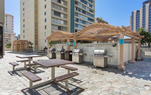 Modern Waikiki Studio with Mountain & Canal Views - Honolulu, Hawaii