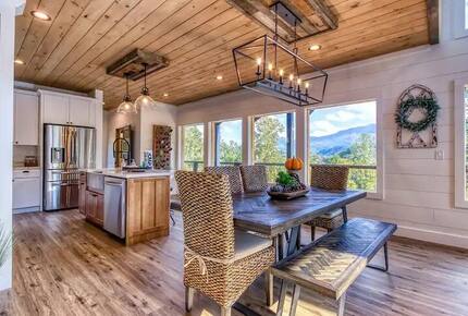 Elevated Retreat with Majestic Mt. LeConte Views - Gatlinburg, Tennessee