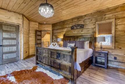 Elevated Retreat with Majestic Mt. LeConte Views - Gatlinburg, Tennessee
