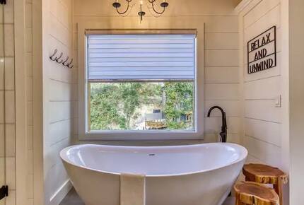 Elevated Retreat with Majestic Mt. LeConte Views - Gatlinburg, Tennessee