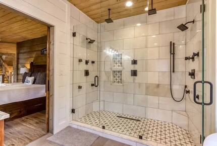 Elevated Retreat with Majestic Mt. LeConte Views - Gatlinburg, Tennessee