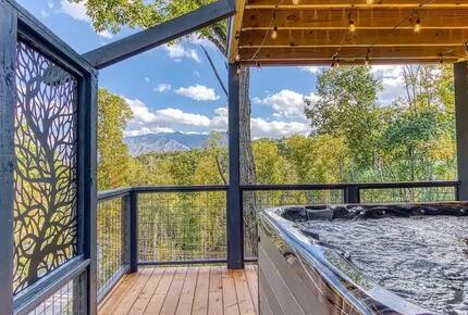 Elevated Retreat with Majestic Mt. LeConte Views - Gatlinburg, Tennessee