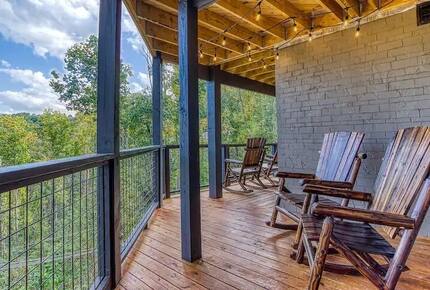 Elevated Retreat with Majestic Mt. LeConte Views - Gatlinburg, Tennessee