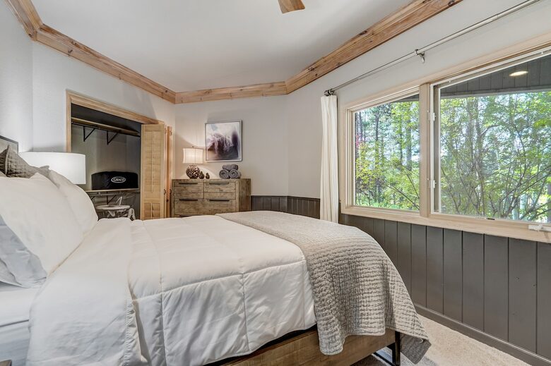 Mountain Light & Modern Design in Monument - Monument, Colorado