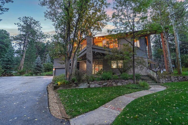 Mountain Light & Modern Design in Monument - Monument, Colorado