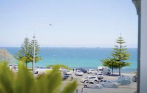 Contemporary Waterfront Elegance in Perth - Perth, Australia