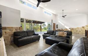 Stylish Sanctuary in the Scenic Tweed Hills - Carool, Australia