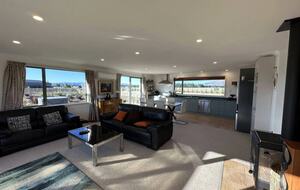 Mountain Majesty in the Heart of Twizel - Twizel, New Zealand