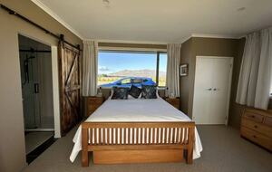 Mountain Majesty in the Heart of Twizel - Twizel, New Zealand