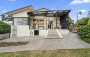 Spacious Bellerive Retreat – Walk to Beach, Cafés & Ferry - Hobart, Australia