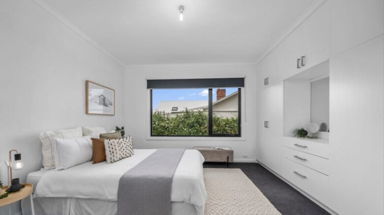 Spacious Bellerive Retreat – Walk to Beach, Cafés & Ferry - Hobart, Australia