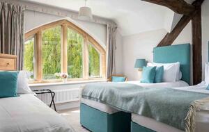 Cotswolds Country Retreat with hot tub - Langford, United Kingdom