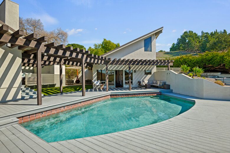Pool area