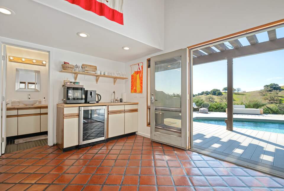 Pool House, kitchenette