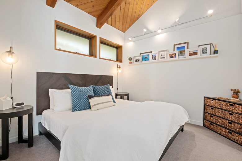 Pool house Bedroom