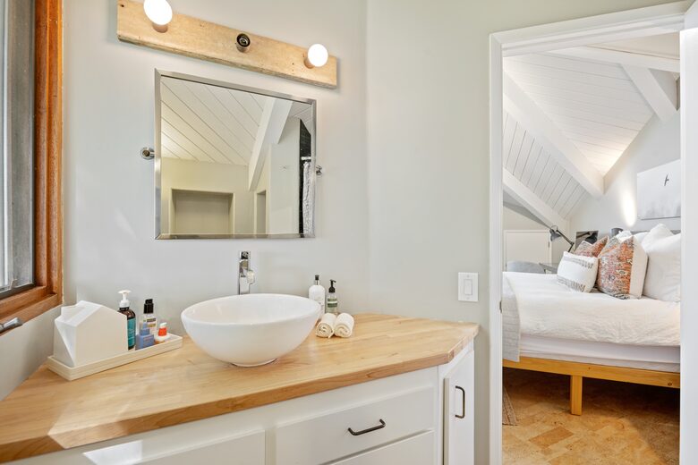Studio bathroom