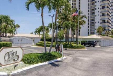 Elegant Oceanfront Living on Hutchinson Island - Hutchinson Island, Florida