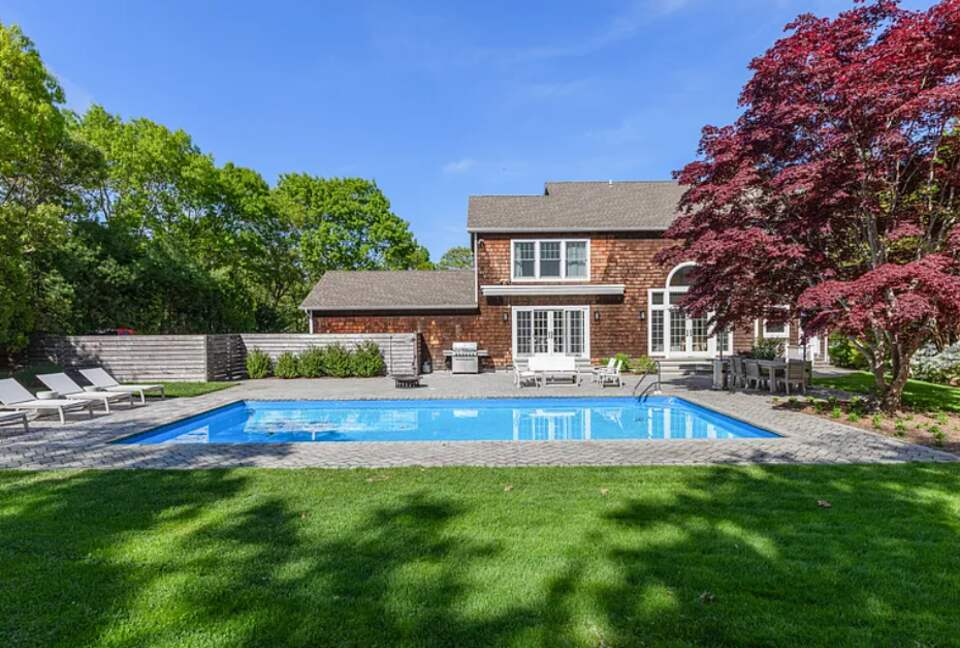 Refined Hamptons Escape with Expansive Entertaining Spaces - Water Mill, New York