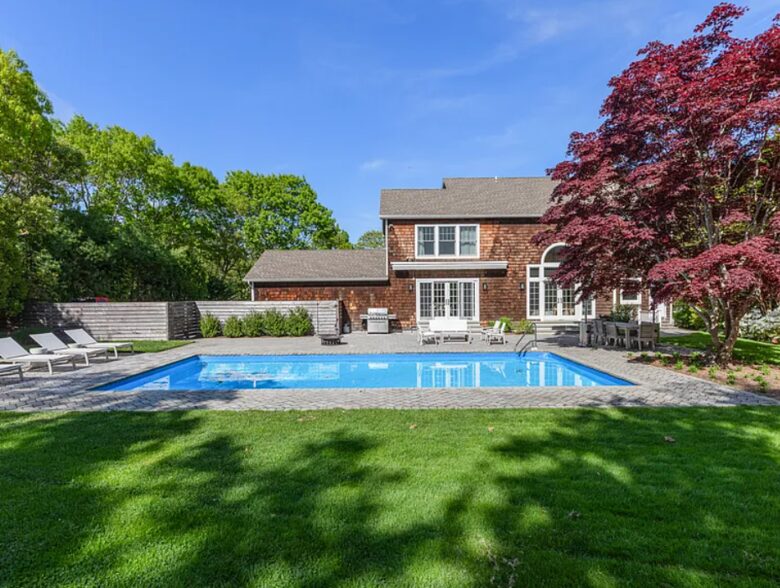 Refined Hamptons Escape with Expansive Entertaining Spaces - Water Mill, New York