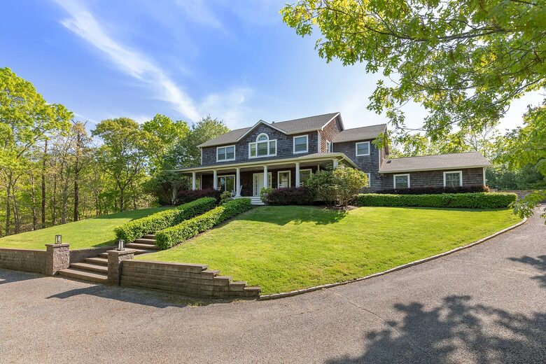 Refined Hamptons Escape with Expansive Entertaining Spaces - Water Mill, New York