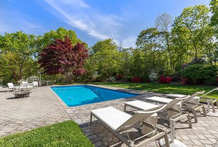 Refined Hamptons Escape with Expansive Entertaining Spaces - Water Mill, New York