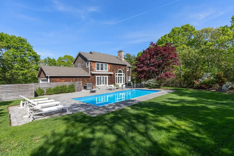 Refined Hamptons Escape with Expansive Entertaining Spaces - Water Mill, New York