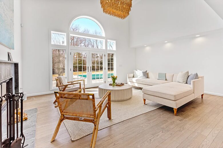 Refined Hamptons Escape with Expansive Entertaining Spaces - Water Mill, New York