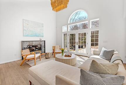 Refined Hamptons Escape with Expansive Entertaining Spaces - Water Mill, New York