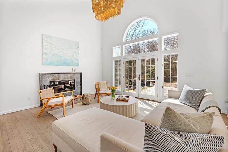 Refined Hamptons Escape with Expansive Entertaining Spaces - Water Mill, New York