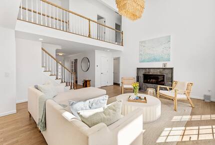 Refined Hamptons Escape with Expansive Entertaining Spaces - Water Mill, New York