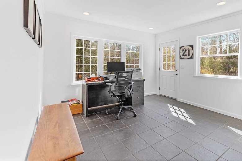 Refined Hamptons Escape with Expansive Entertaining Spaces - Water Mill, New York