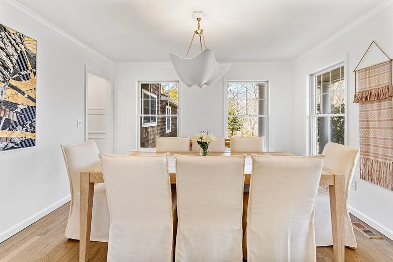 Refined Hamptons Escape with Expansive Entertaining Spaces - Water Mill, New York