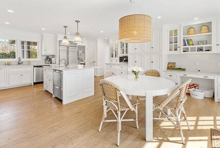 Refined Hamptons Escape with Expansive Entertaining Spaces - Water Mill, New York