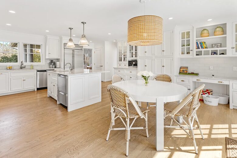 Refined Hamptons Escape with Expansive Entertaining Spaces - Water Mill, New York