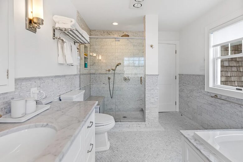 Refined Hamptons Escape with Expansive Entertaining Spaces - Water Mill, New York