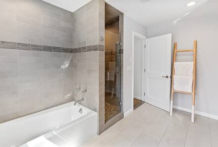 Refined Hamptons Escape with Expansive Entertaining Spaces - Water Mill, New York