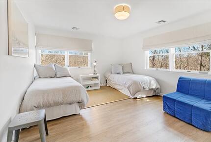 Refined Hamptons Escape with Expansive Entertaining Spaces - Water Mill, New York